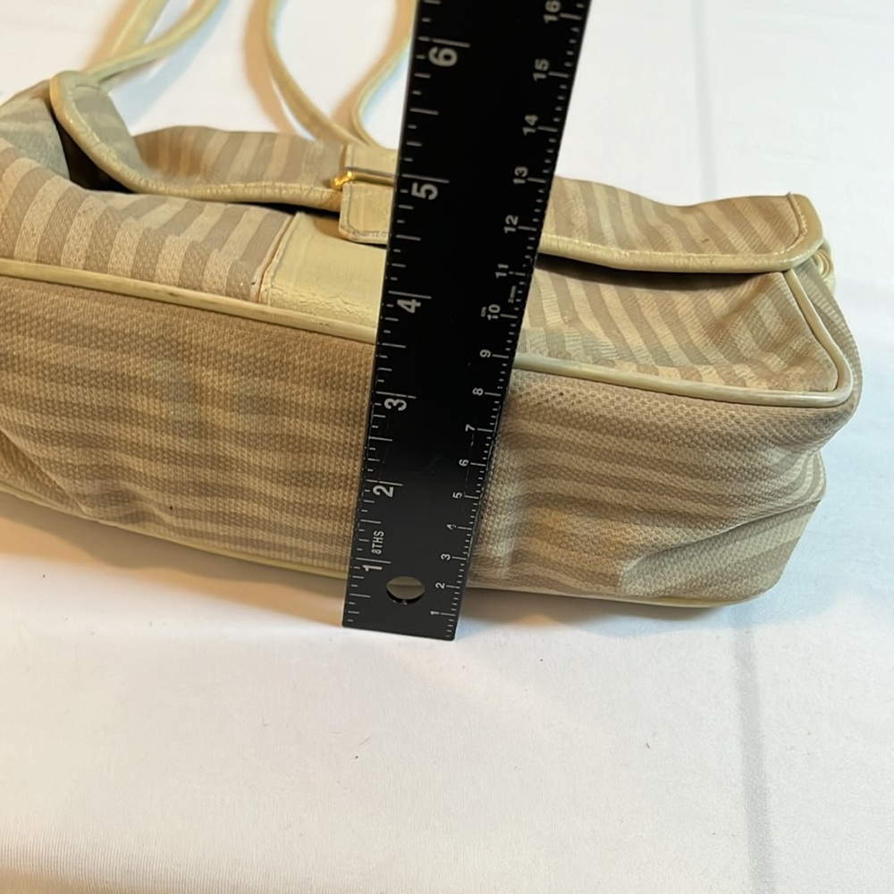 FENDI ivory striped crossbody bag perfect inside with zip pocket snap closure - Picture 10 of 13